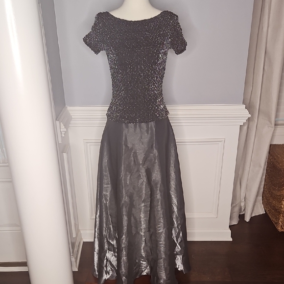 JS Collections Black Metallic Silver Shimmer Evening Gown - Picture 1 of 11